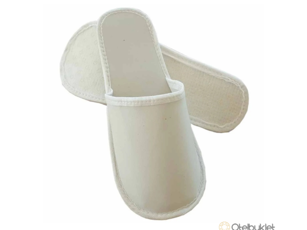 Islak zeminlere uygun kaymaz tabanlı önü kapalı spa terliği.